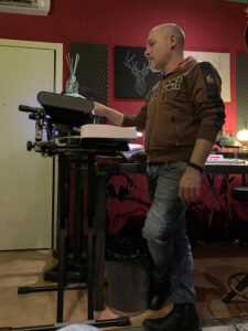 Studio di registrazione Wonderland Studio Recording sala regia con Tommy