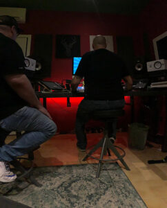 Studio di registrazione Wonderland Studio Recording sala regia starks e Jhonny Global